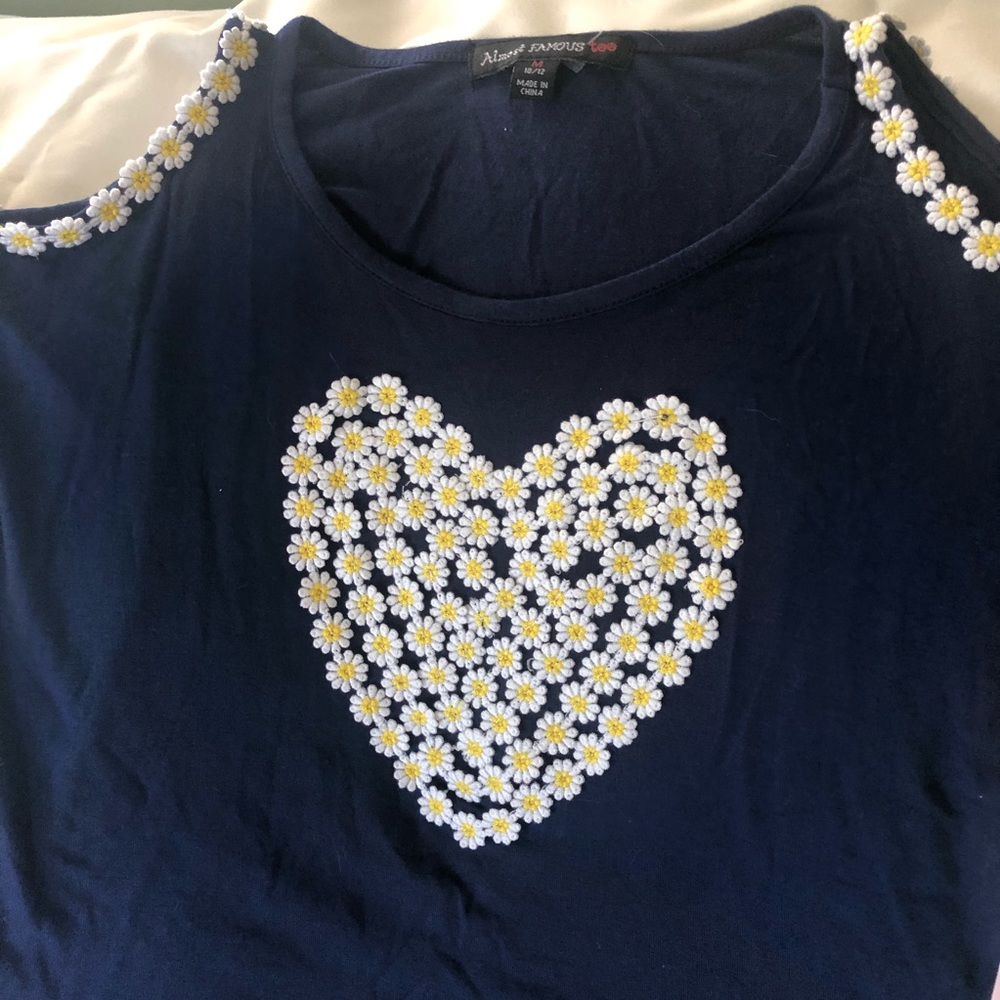 Almost Famous girls navy blue tank top with heart of daisies on front Size M - Picture 7 of 12